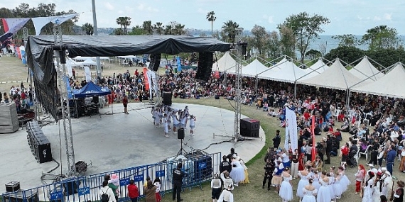 Çocuk Festivali Galası renkli görüntülere sahne oldu