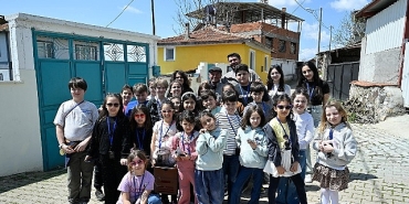 cocuklar-adem-amca-ve-yaren-leylekin-hikayesiyle-doganin-dongusunu-kesfetti.jpg