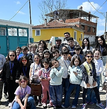 cocuklar-adem-amca-ve-yaren-leylekin-hikayesiyle-doganin-dongusunu-kesfetti.jpg