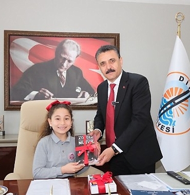 dikilide-23-nisan-coskusu-sokaklara-tasti.jpg