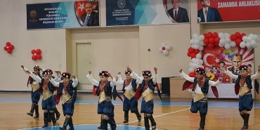 edremitte-23-nisan-coskuyla-kutlandi.jpg