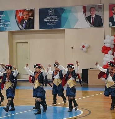 edremitte-23-nisan-coskuyla-kutlandi.jpg
