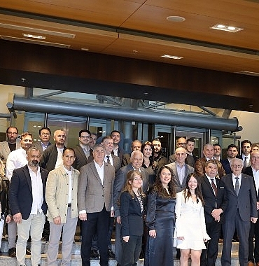 ege-mobilya-kagit-ve-ormar-urunleri-ihracatcilari-birliginde-ali-fuat-gurle-guven-tazeledi.jpg