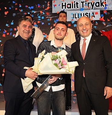 eib-xx-moda-tasarim-yarismasinin-sampiyonu-halit-tiryaki-oldu.jpg