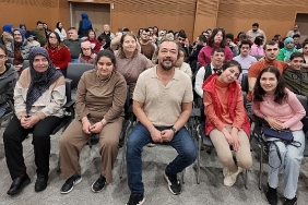engin-benli-goncaya-hayran-kaldi.jpg