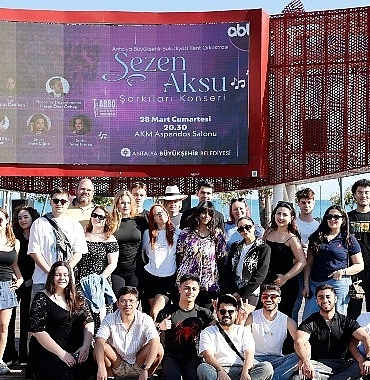 erasmuslu-genclerden-mini-konser.jpg