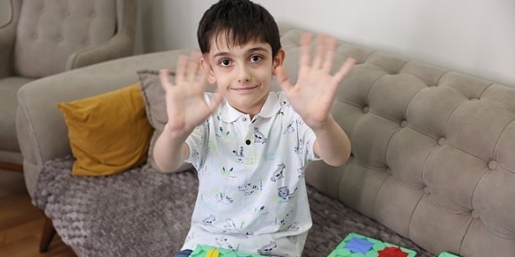 Evde eğitim gören özel çocuklara 23 Nisan Sürprizi