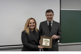 gelecegin-profesyonelleri-ahmet-pura-ile-hayat-gunesli-bir-saganak-konferansinda-bir-araya-geldi.jpg