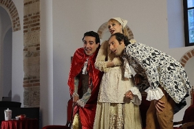golyazida-la-serva-padrona-sahnelendi.jpg