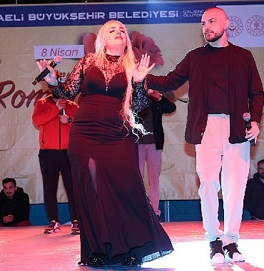ille-de-roman-olsun-kent-meydanini-salladi.jpg