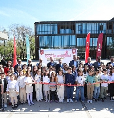 inegolun-kucuk-sanatcilarinin-eserleri-23-nisan-ozel-sergisinde-gorucuye-cikti.jpg