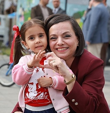 karabaglar-da-cocuklar-bayramlarini-doyasiya-yasadi.jpg