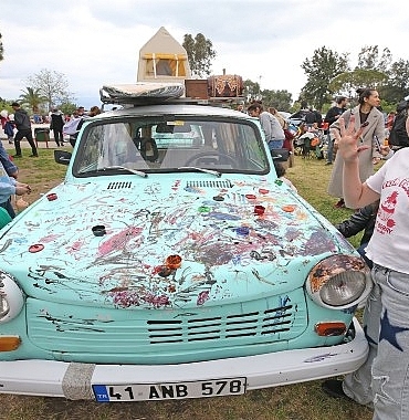 karsiyakayi-bayram-coskusu-sardi.jpg