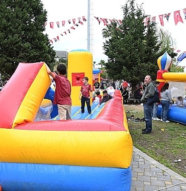 kemer-belediyesinden-cocuklara-23-nisan-festivali.jpg