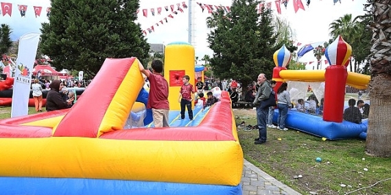 Kemer Belediyesi’nden çocuklara 23 Nisan Festivali