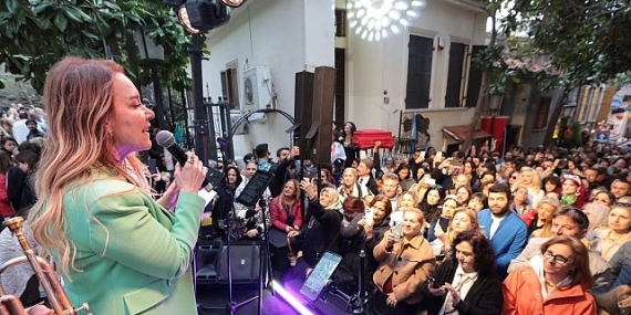 Konak’tan Dario Moreno için unutulmaz şenlik: İzmirliler akın etti