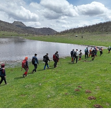 konya-buyuksehir-keykubad-yolunda-baharin-coskusunu-dogaseverlerle-bulusturdu.jpg