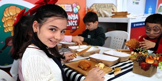 Kruvasan süsleme atölyesinde renkli anlar