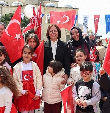 maltepenin-cumhuriyet-meydaninda-23-nisan-coskusu.jpg