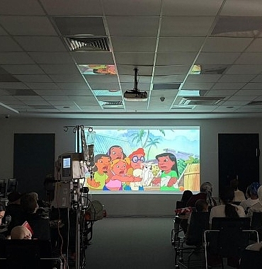 minik-kalpler-gulumsedi-disney-23-nisanda-koc-universitesi-hastanesinde-tedavi-goren-cocuklara-nese-dolu-anlar-yasatti.jpg