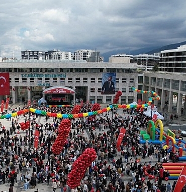 niluferde-cumhuriyet-meydani-cocuklarin-oldu.jpg
