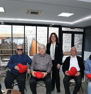 niluferli-kadinlardan-huzurevi-sakinlerine-gonul-koprusu.jpg