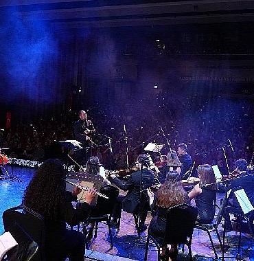 oda-orkestrasi-yine-kulaklarin-pasini-silecek.jpg