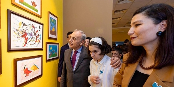 Renklerin Diliyle Farkındalık: Ayşegül’ün Sergisi Büyük İlgi Gördü