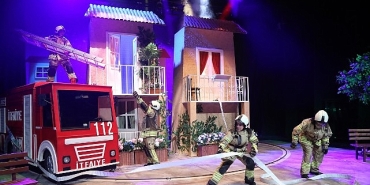 sehir-tiyatrolari-kahraman-itfaiyecilerin-hikayesini-itfaiyecinin-sirri-oyunuyla-anlatiyor.jpg