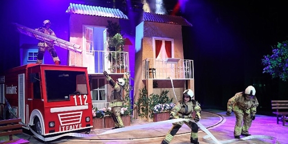 Şehir Tiyatroları Kahraman İtfaiyecilerin Hikayesini “İtfaiyecinin Sırrı” Oyunuyla Anlatıyor