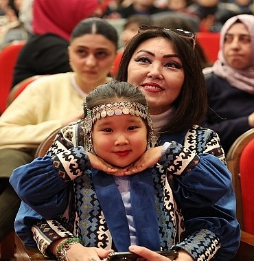 unlu-kazak-muzik-grubu-alatau-serileri-yeni-albumunun-lansmanini-bagcilarda-yapti.jpg