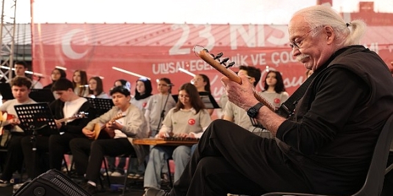 Usta Sanatçı Cahit Berkay Gençlerle Aynı Sahneyi Paylaştı