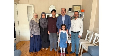 Başkan Altay, “Umre Ödüllü Siyer Yarışması” ile Umreye Giden Yarış Ailesini Ziyaret Etti