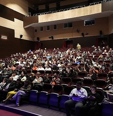 İspanyol tiyatrosu Maltepe’de umut ve empatiyi sahneye taşıdı